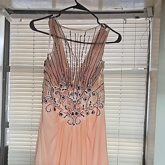 PROM DRESS - Picture 4 of 7